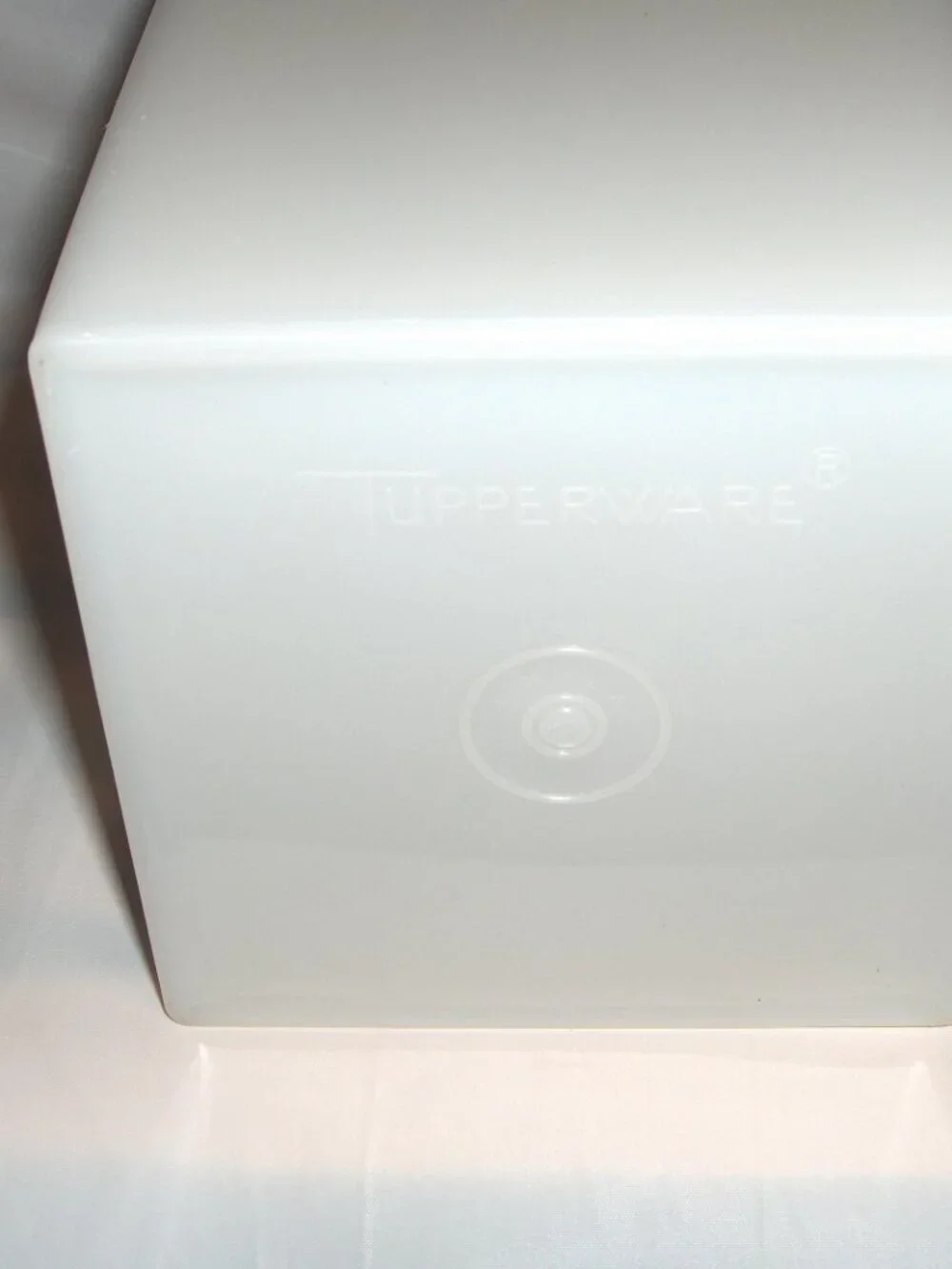 Vintage Tupperware Cracker Keeper, #1314-4